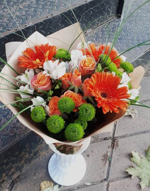 Букет цветов из: Герберы, Хризантемы, Альстромерии и Розы в Поселок дачного хозяйства Жуковка