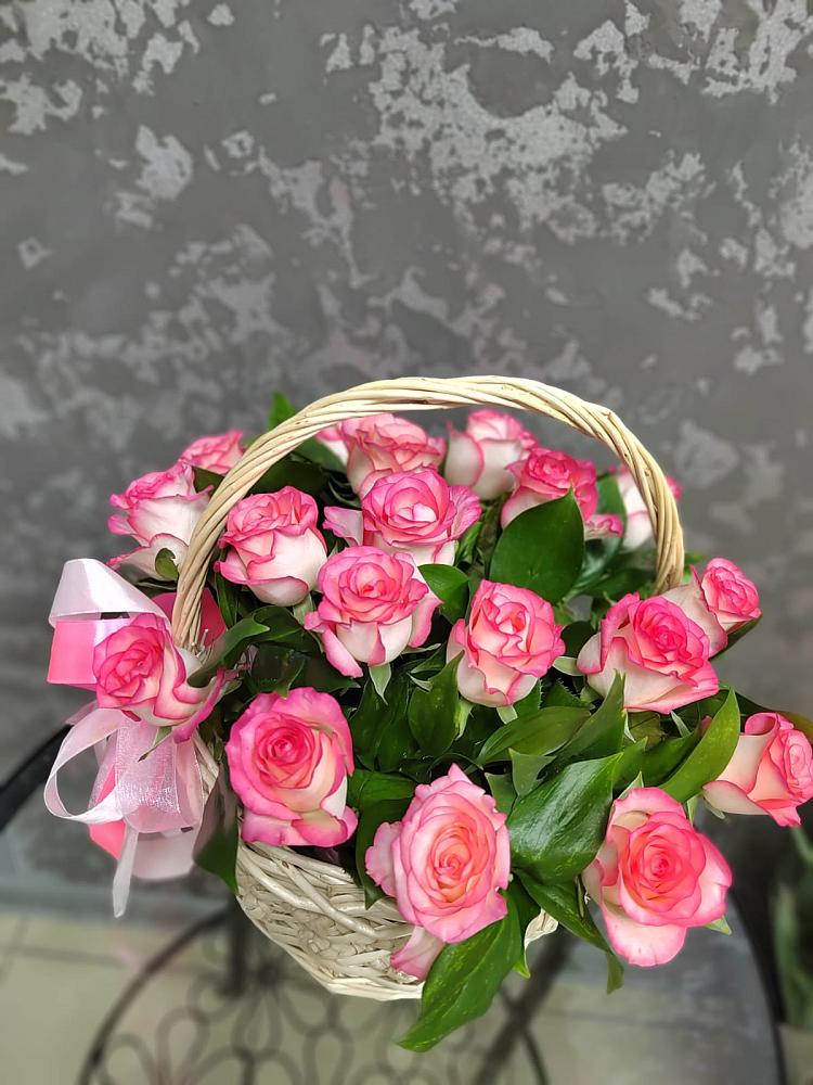 Цветочная композиция из Розы в корзине в Поселок дачного хозяйства Жуковка