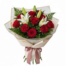 Букет цветов из:  Лилии и Розы в Поселок дачного хозяйства Жуковка
