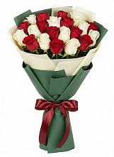 Букет Микс из красных и белых роз в Поселок дачного хозяйства Жуковка