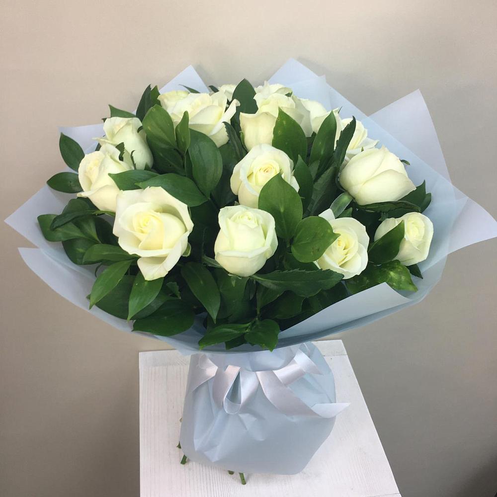 Букет 15 Белых роз Проуд в Поселок дачного хозяйства Жуковка