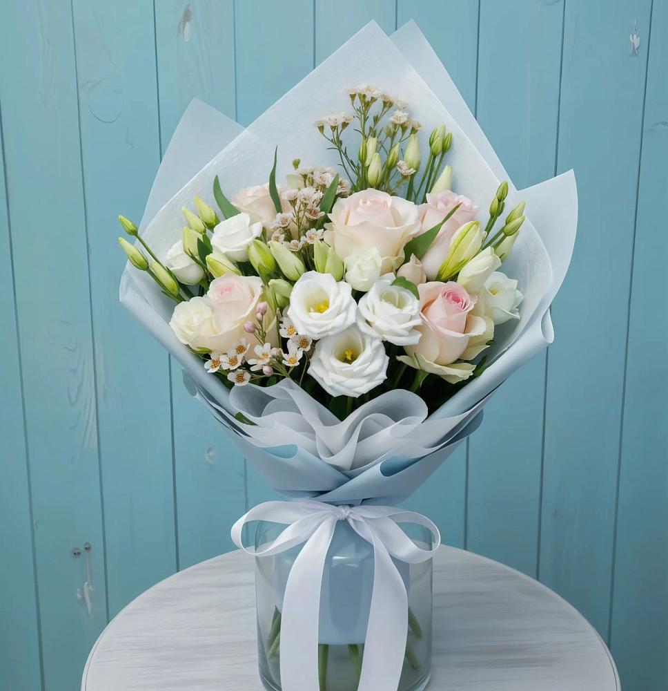 Букет цветов из: Розы и Лизиантусы в Поселок дачного хозяйства Жуковка