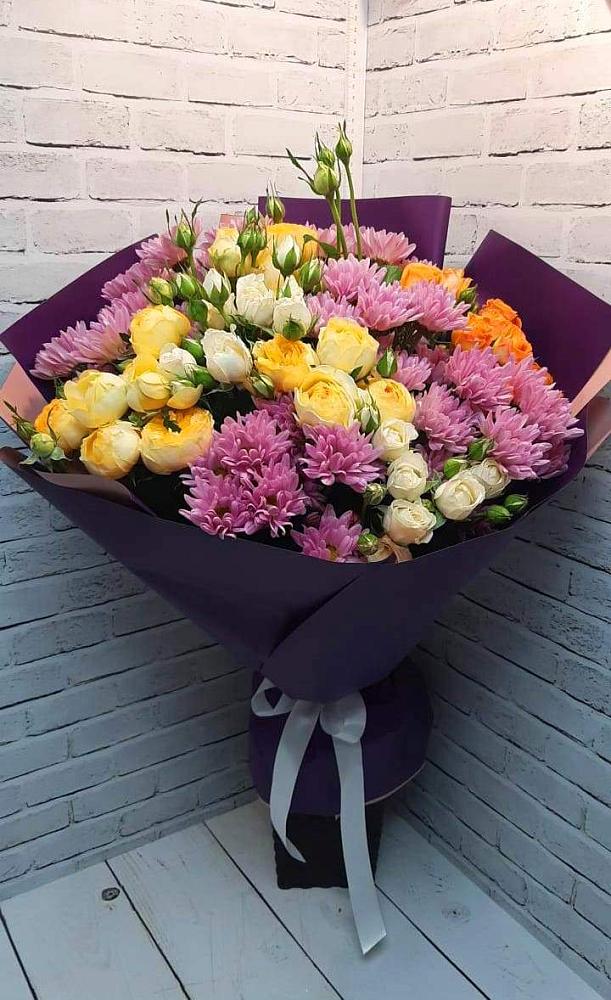 Букет цветов из: Хризантемы и Розы в Поселок дачного хозяйства Жуковка