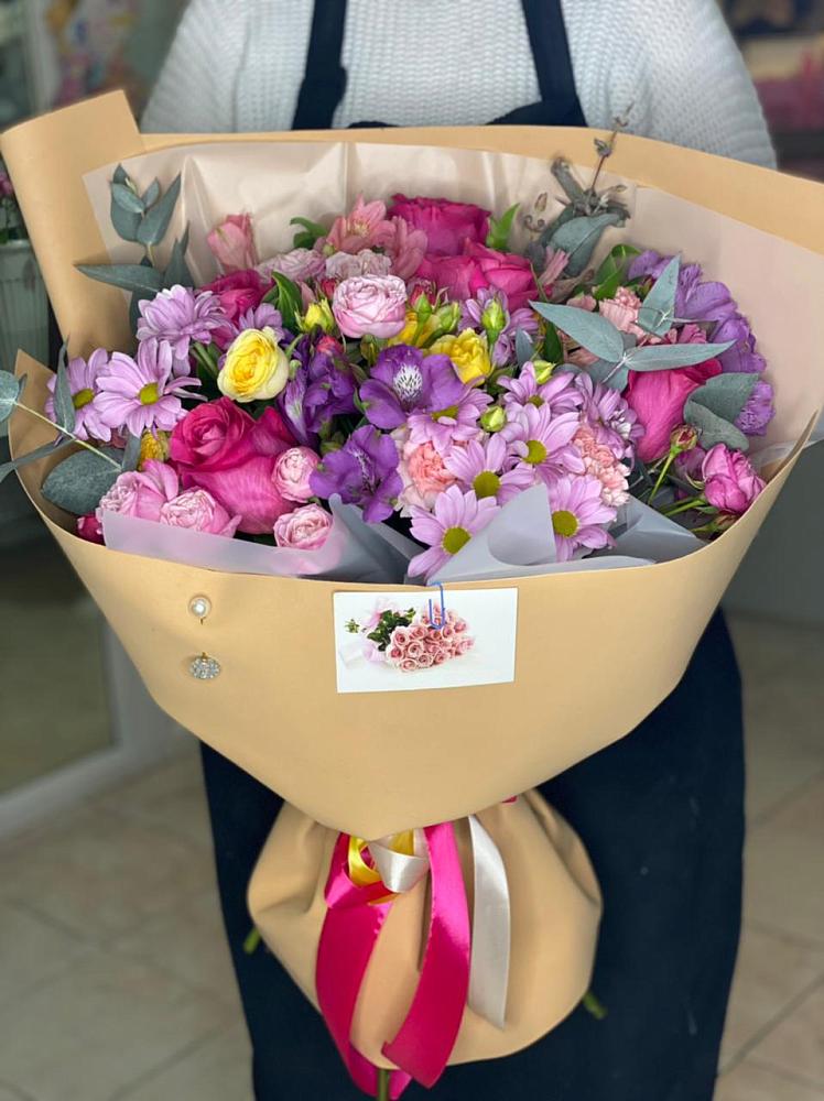 Букет цветов из: Хризантемы, Гвоздики и Альстромерии в Поселок дачного хозяйства Жуковка