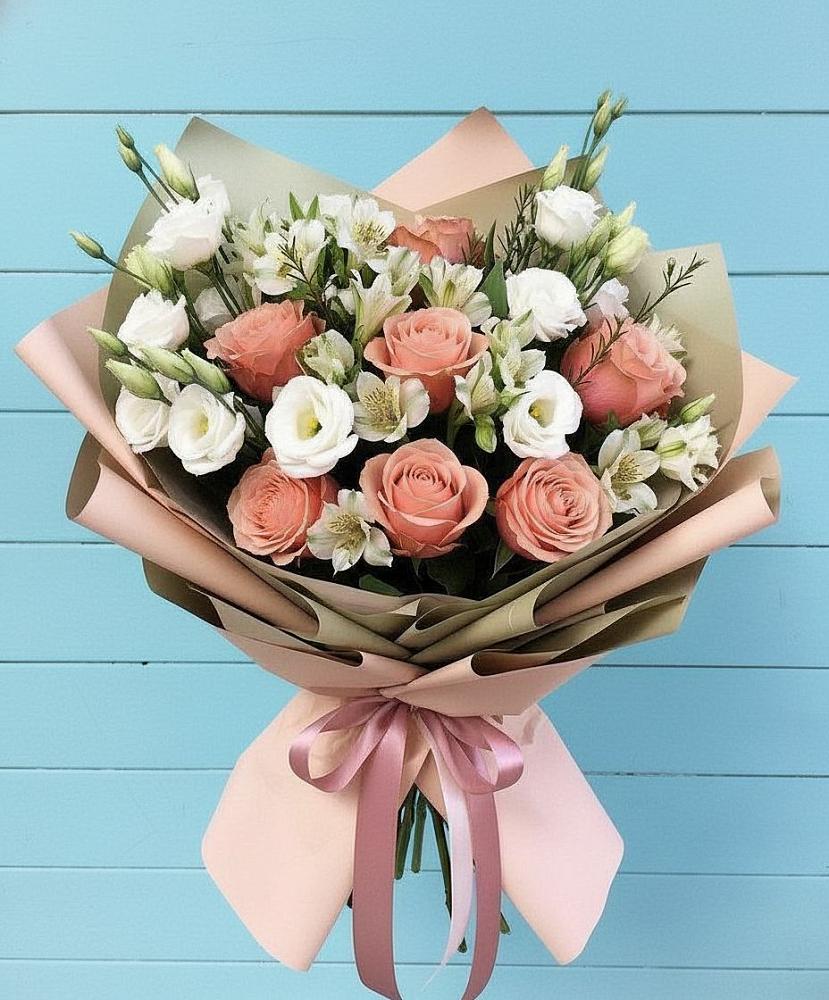 Букет цветов из: Розы, Альстромерии и Лизиантусы в Поселок дачного хозяйства Жуковка