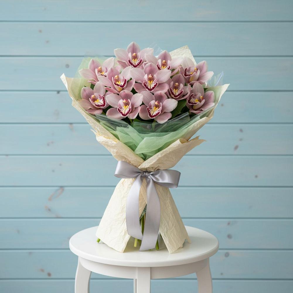 Букет цветов из: Орхидеи и Розы в Поселок дачного хозяйства Жуковка