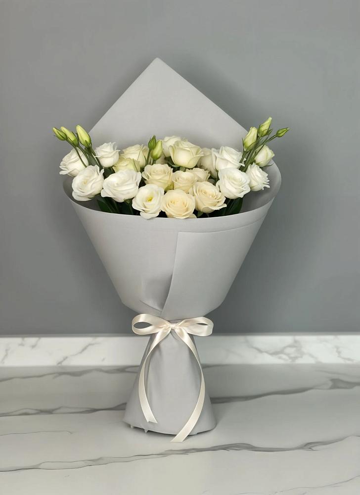 Букет цветов из: Розы и Лизиантусы в Поселок дачного хозяйства Жуковка