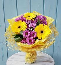 Букет цветов из:  Хризантемы и Герберы в Поселок дачного хозяйства Жуковка