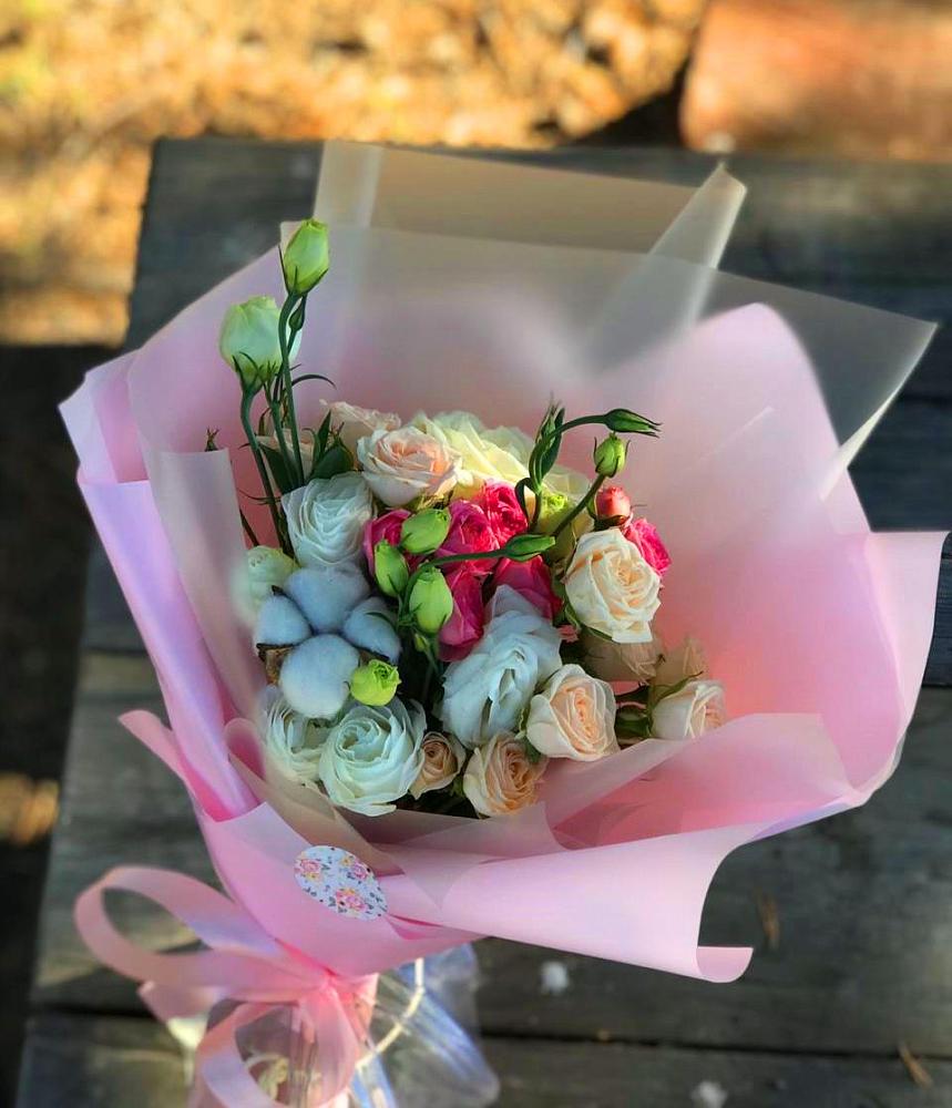 Букет цветов из: Розы и Лизиантусы в Поселок дачного хозяйства Жуковка