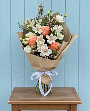 Букет цветов из:  Альстромерии, Лизиантусы, Розы и Хризантемы #REPLACE_PRED# Поселок дачного хозяйства Жуковка