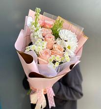 Букет цветов из:  Хризантемы и Розы в Поселок дачного хозяйства Жуковка