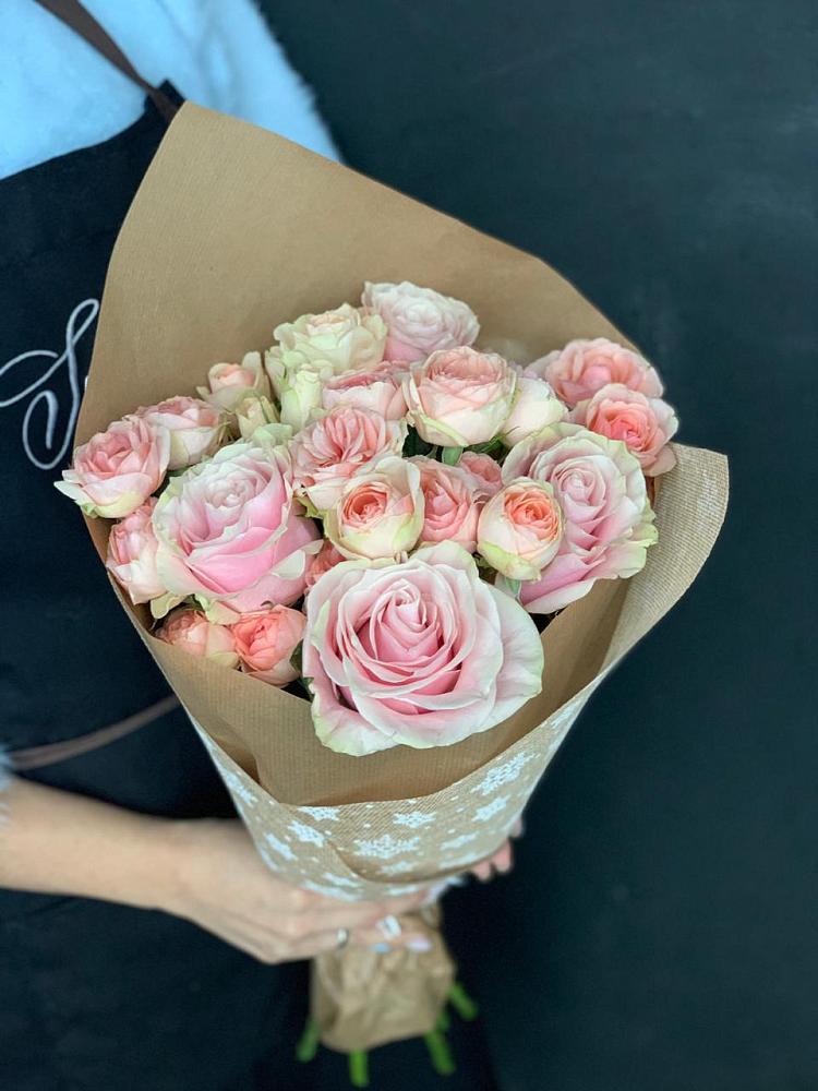 Букет цветов из: Хризантемы и Розы в Поселок дачного хозяйства Жуковка