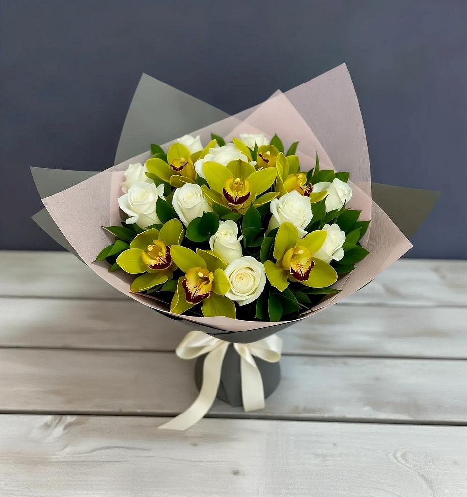 Букет цветов из: Орхидеи и Розы в Поселок дачного хозяйства Жуковка