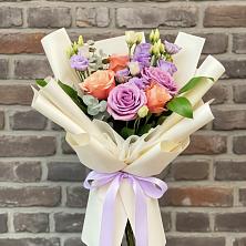 Букет цветов из:  Лизиантусы и Розы в Поселок дачного хозяйства Жуковка