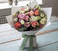 Букет цветов из:  Розы, Лизиантусы и Гвоздики в Поселок дачного хозяйства Жуковка