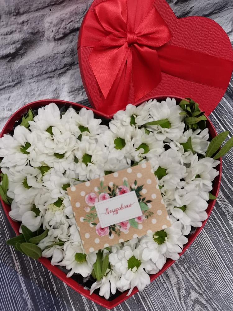 Цветочная композиция из Хризантемы в виде сердца в Поселок дачного хозяйства Жуковка