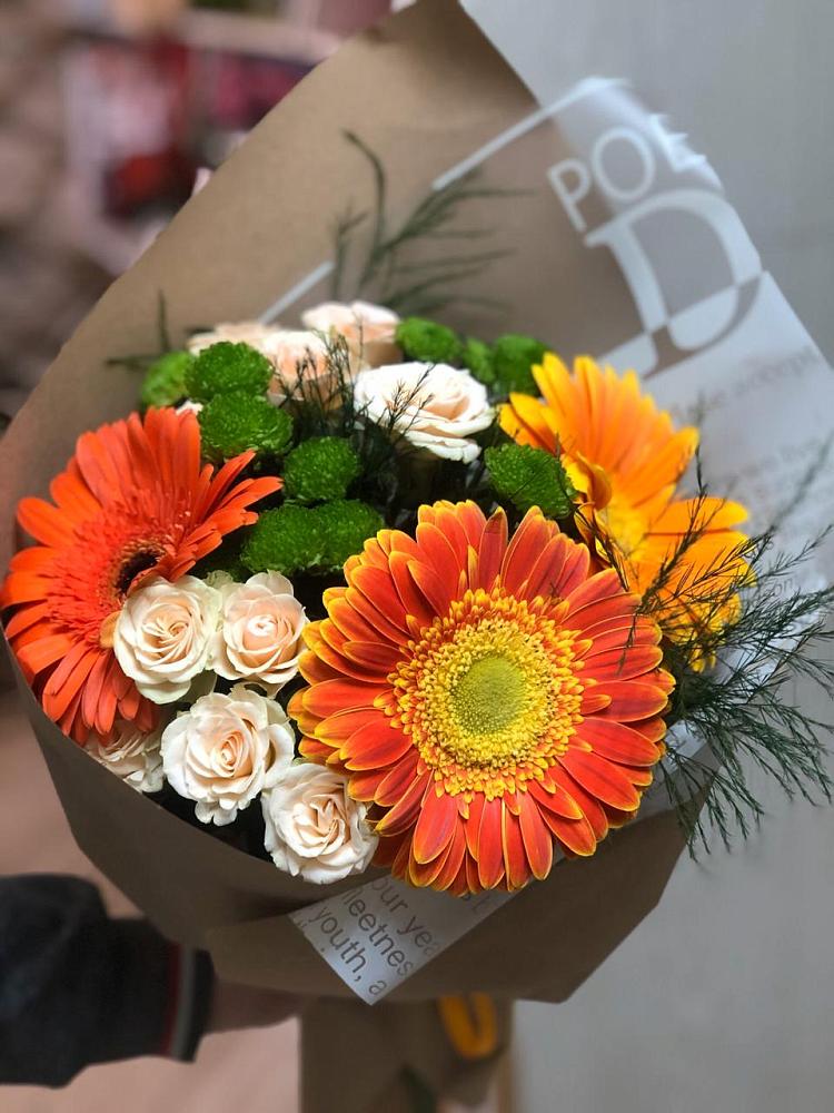 Букет цветов из: Герберы, Хризантемы и Розы в Поселок дачного хозяйства Жуковка