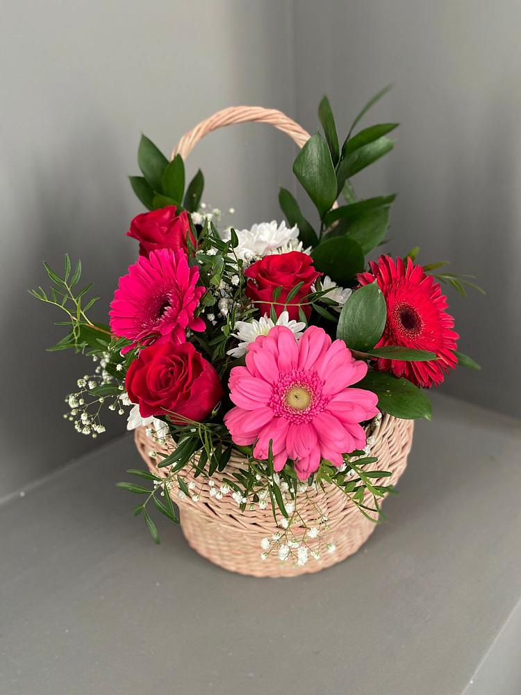 Цветочная композиция из Розы, Хризантемы и Герберы в корзине в Поселок дачного хозяйства Жуковка