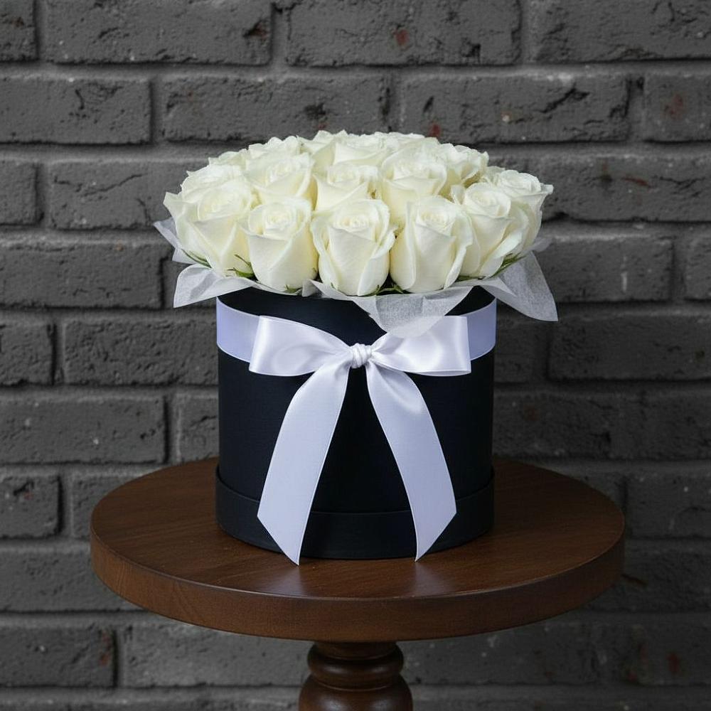 Цветочная композиция из Розы в шляпной коробке в Поселок дачного хозяйства Жуковка