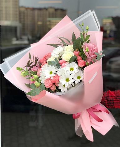 Букет цветов из: Розы, Лизиантусы и Хризантемы в Поселок дачного хозяйства Жуковка
