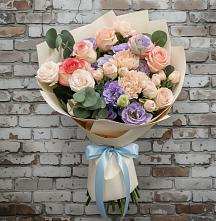 Букет цветов из:  Розы, Лизиантусы и Гвоздики в Поселок дачного хозяйства Жуковка